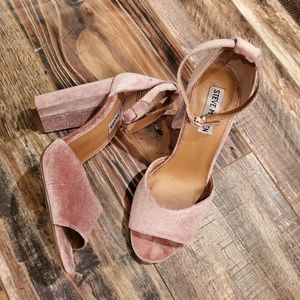 Gianni Bini Rose Blush Velvet Block Heels